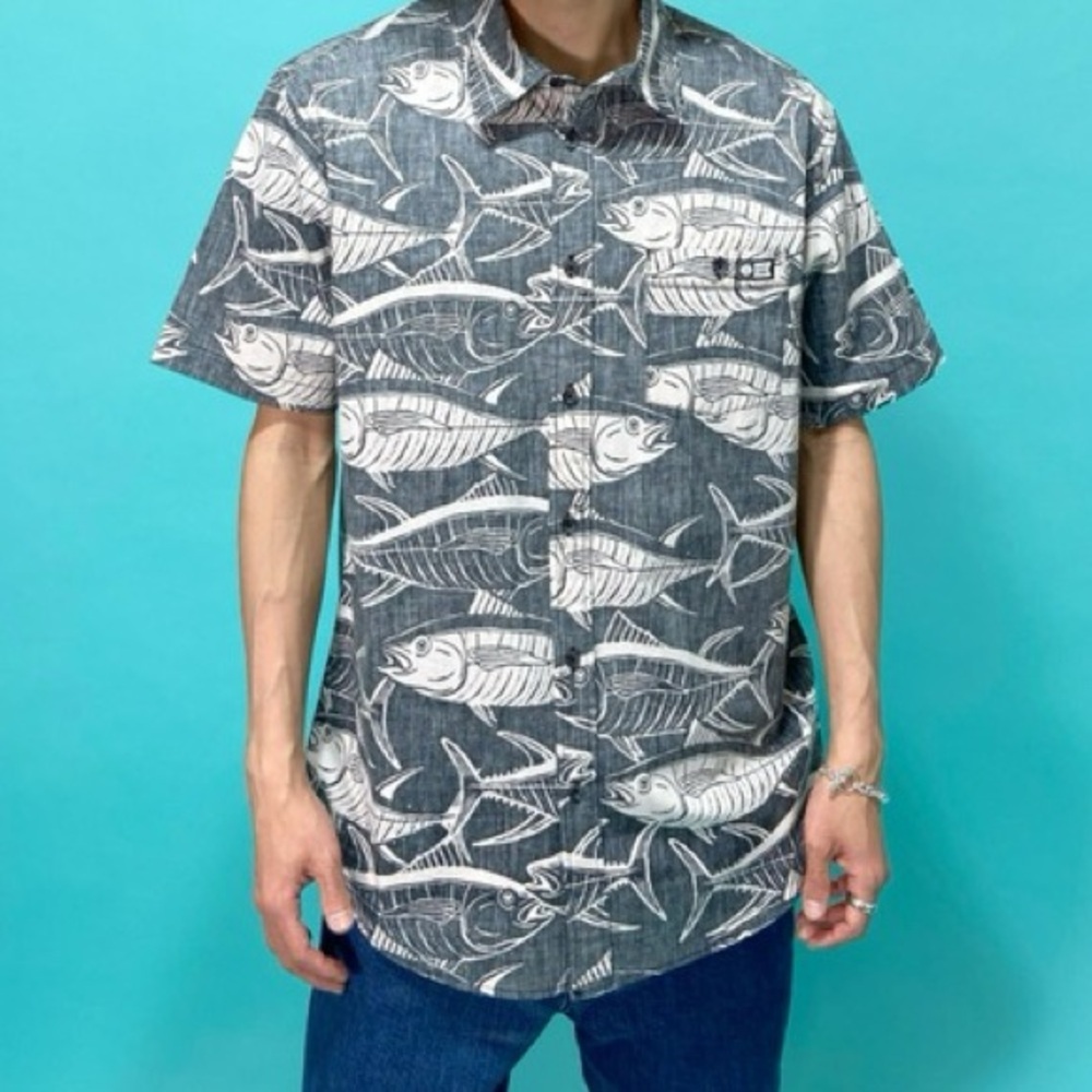 Salty Crew Markets SS Woven Short Sleeve Button Shirt Small black ocean fish